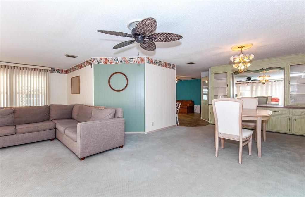 For Sale: $175,000 (2 beds, 2 baths, 1272 Square Feet)