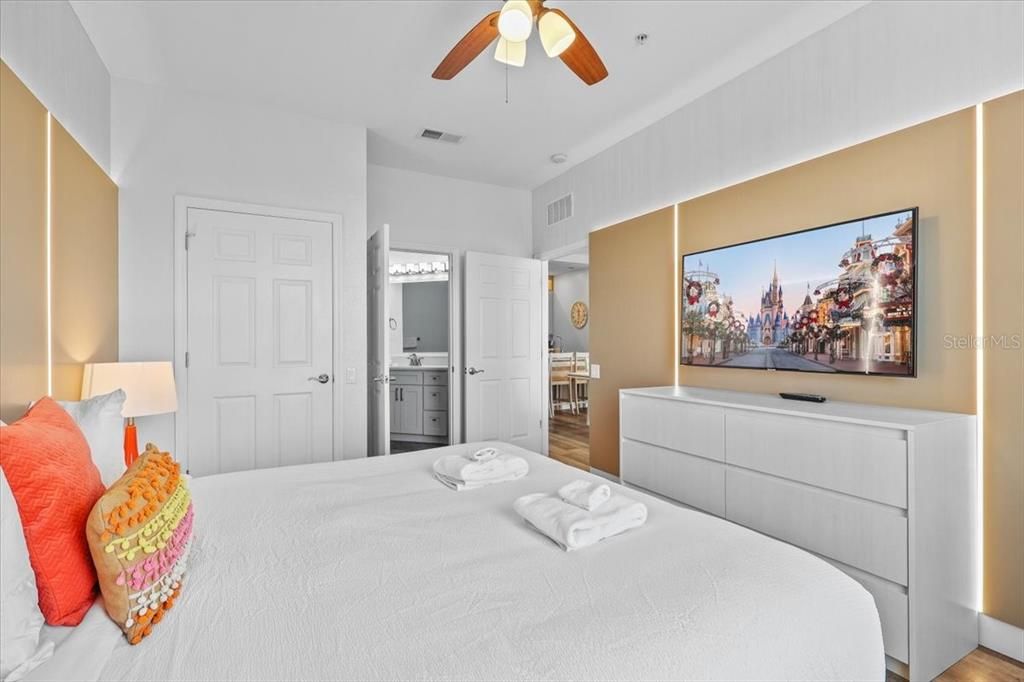 For Sale: $575,000 (3 beds, 2 baths, 1247 Square Feet)