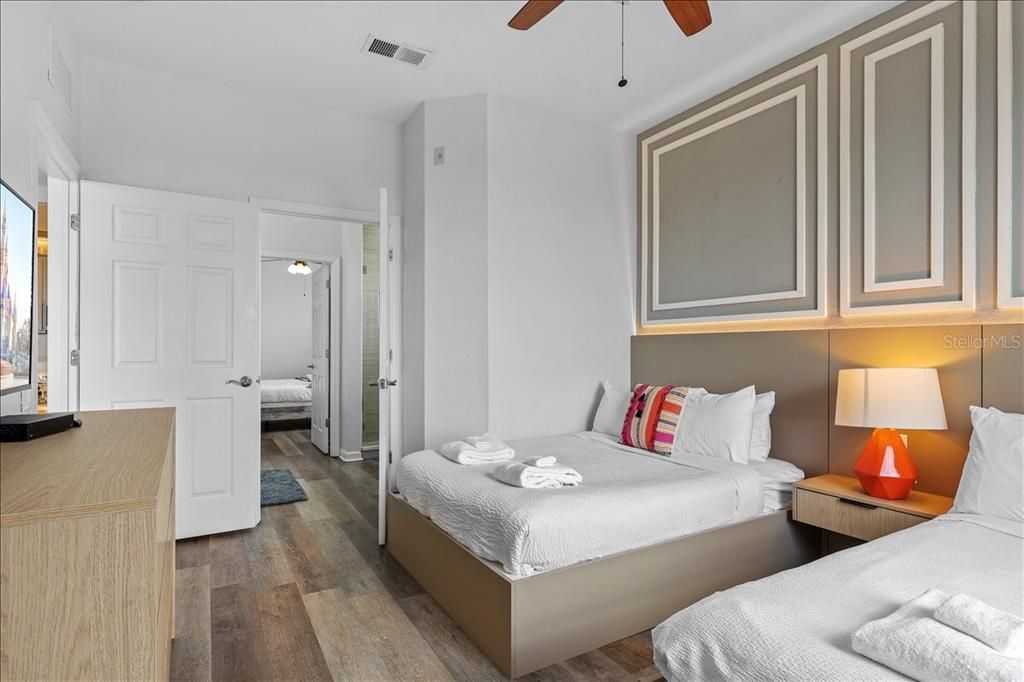 For Sale: $575,000 (3 beds, 2 baths, 1247 Square Feet)