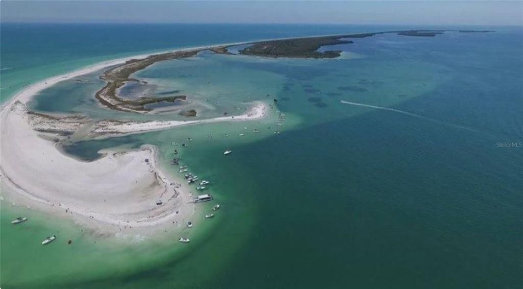 待售: $3,750,000 (6.40 acres)