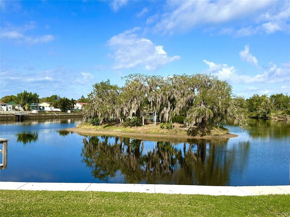 待售: $3,750,000 (6.40 acres)