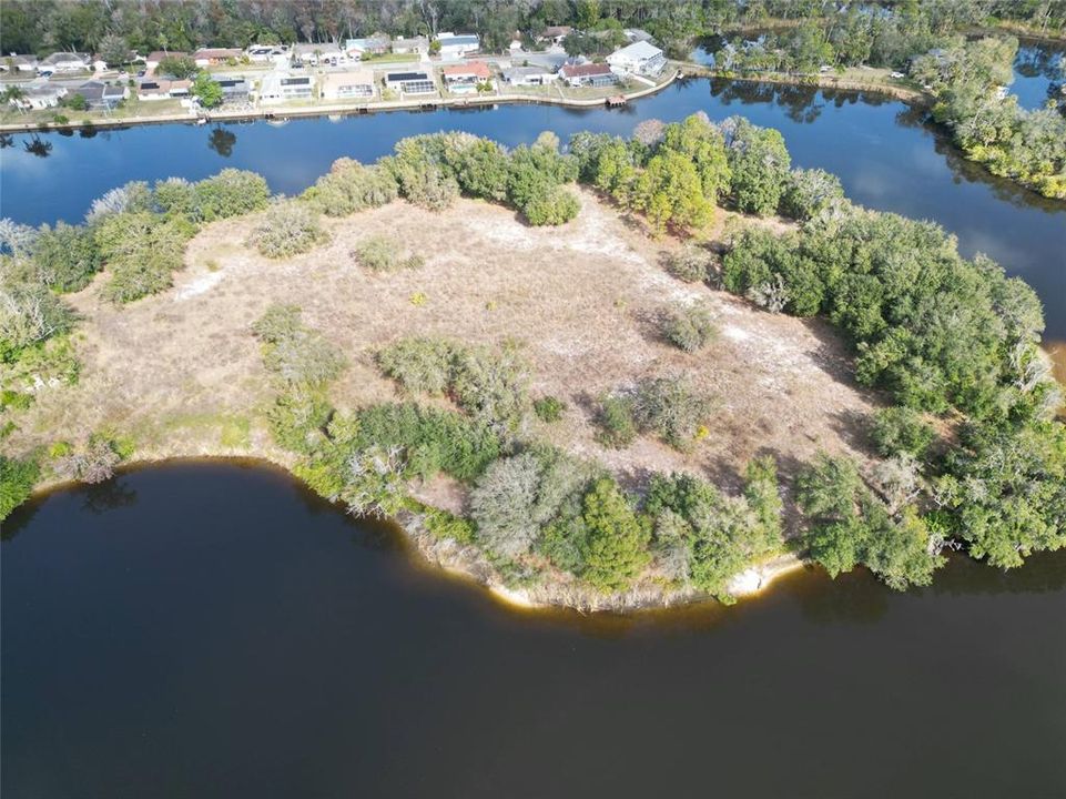 待售: $3,750,000 (6.40 acres)