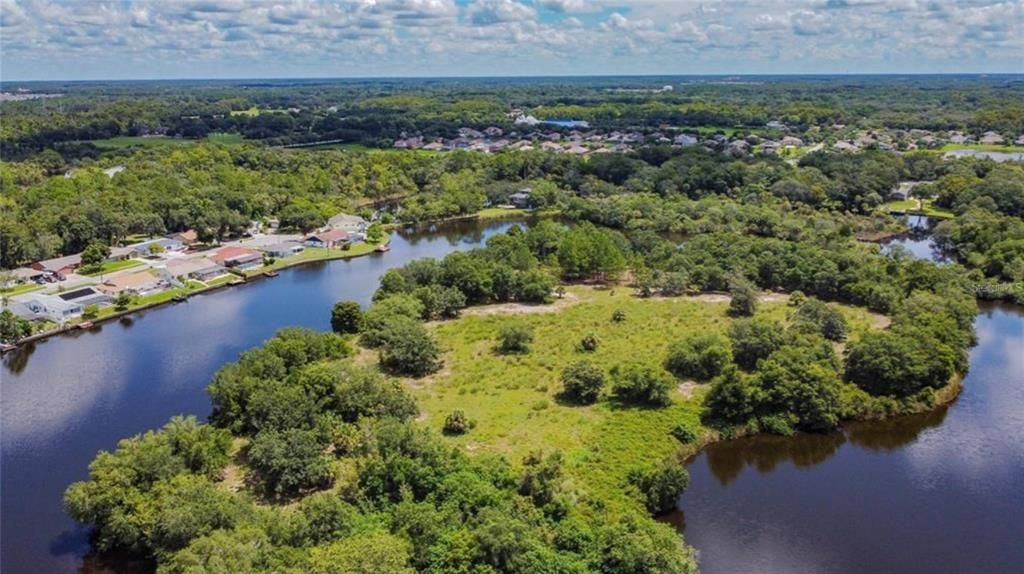 待售: $3,750,000 (6.40 acres)