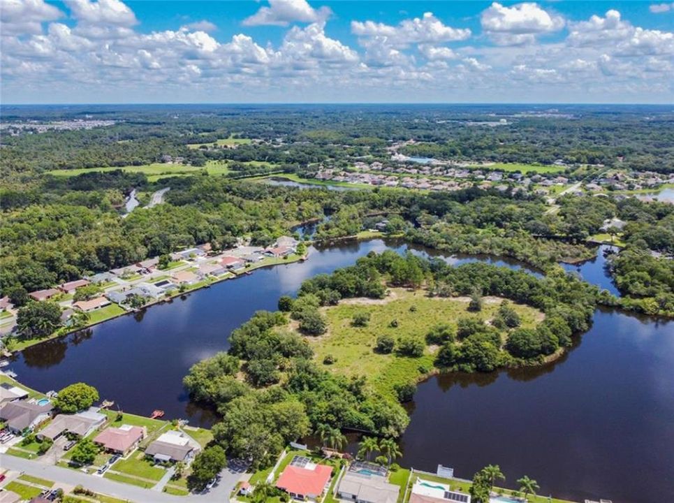 待售: $3,750,000 (6.40 acres)