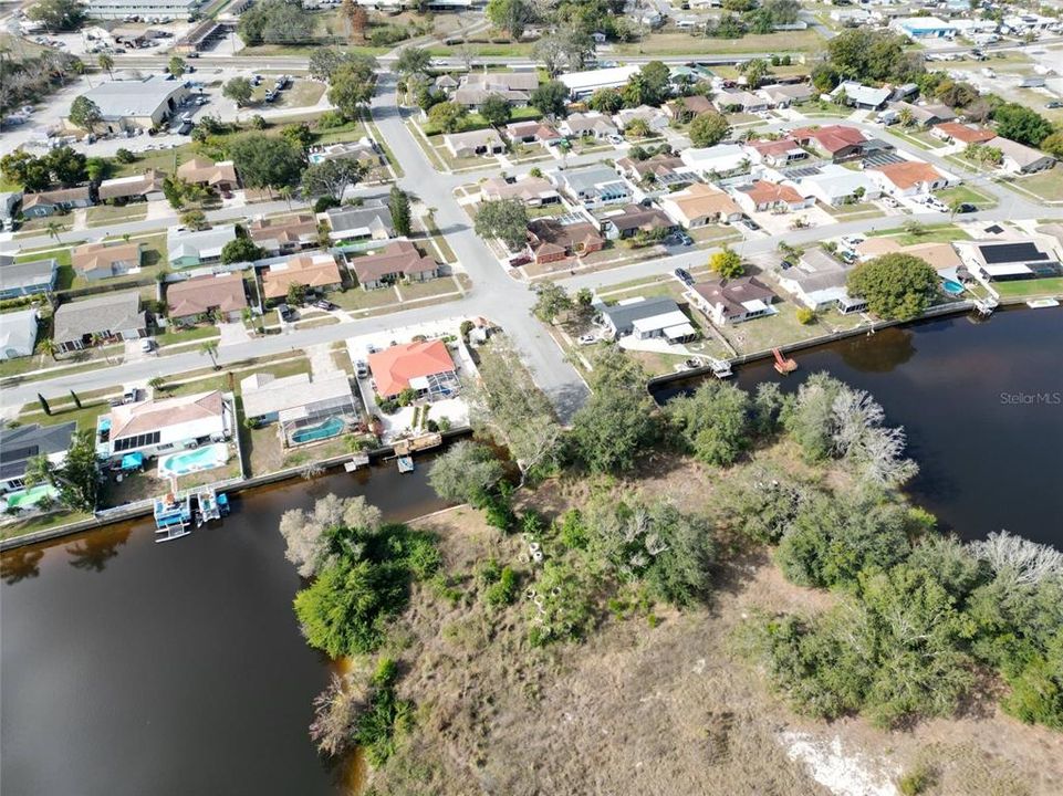待售: $3,750,000 (6.40 acres)
