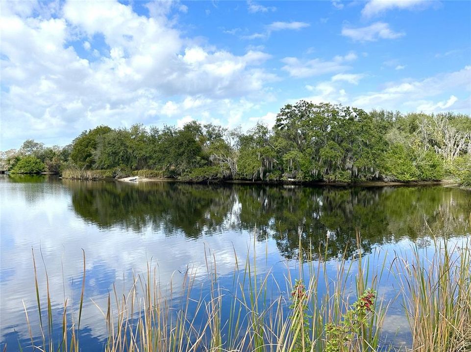 待售: $3,750,000 (6.40 acres)