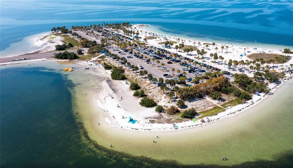 待售: $3,750,000 (6.40 acres)