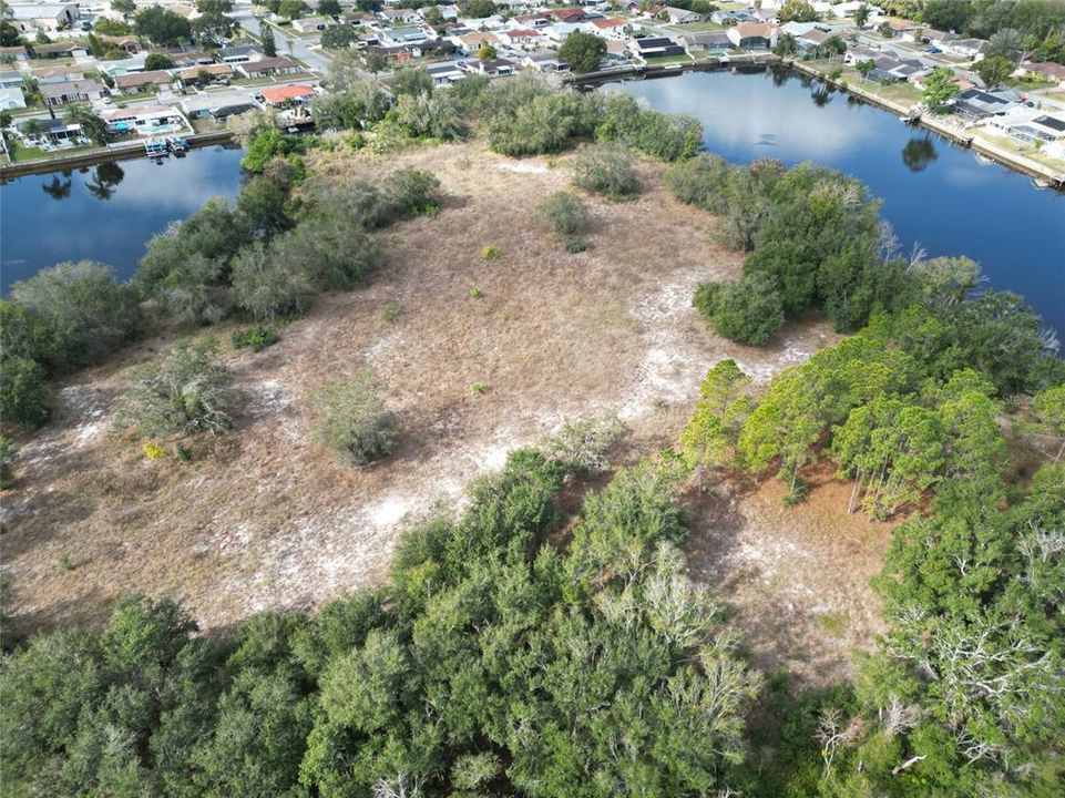 待售: $3,750,000 (6.40 acres)