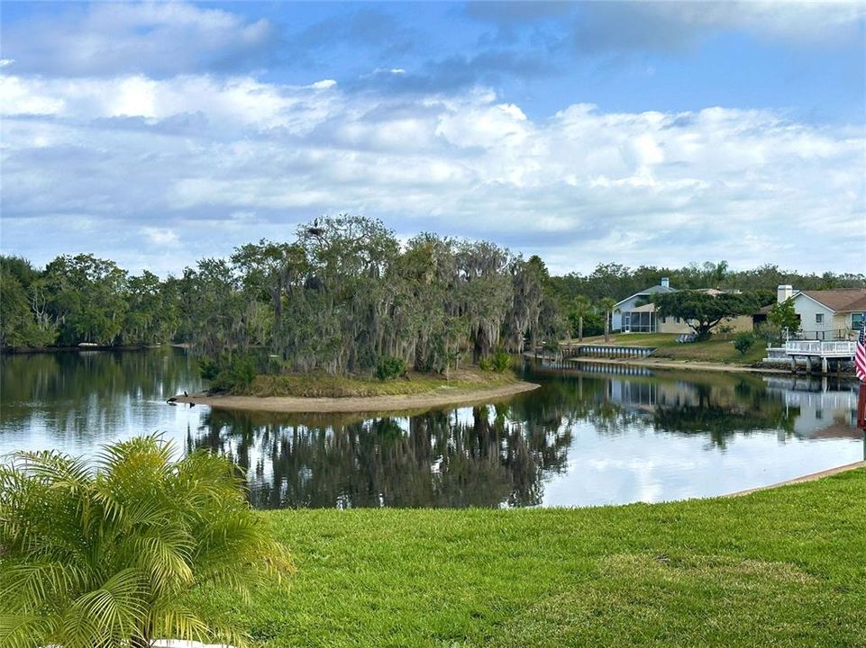 待售: $3,750,000 (6.40 acres)