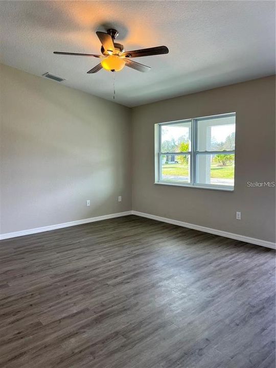 For Sale: $329,000 (3 beds, 2 baths, 1400 Square Feet)