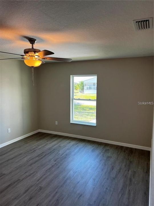 For Sale: $329,000 (3 beds, 2 baths, 1400 Square Feet)