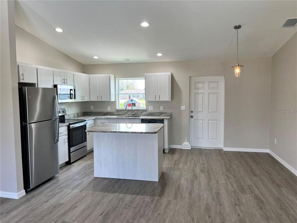 For Sale: $329,000 (3 beds, 2 baths, 1400 Square Feet)