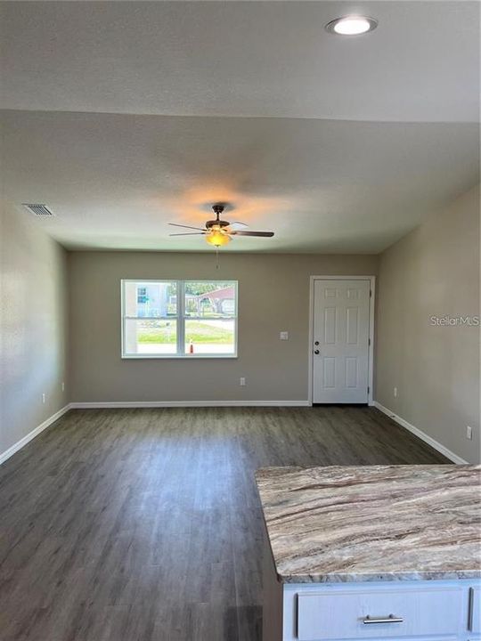 For Sale: $329,000 (3 beds, 2 baths, 1400 Square Feet)