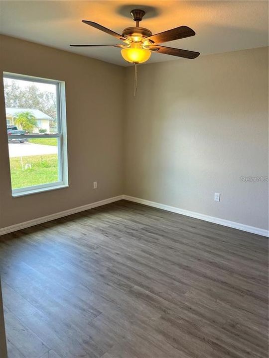 For Sale: $329,000 (3 beds, 2 baths, 1400 Square Feet)