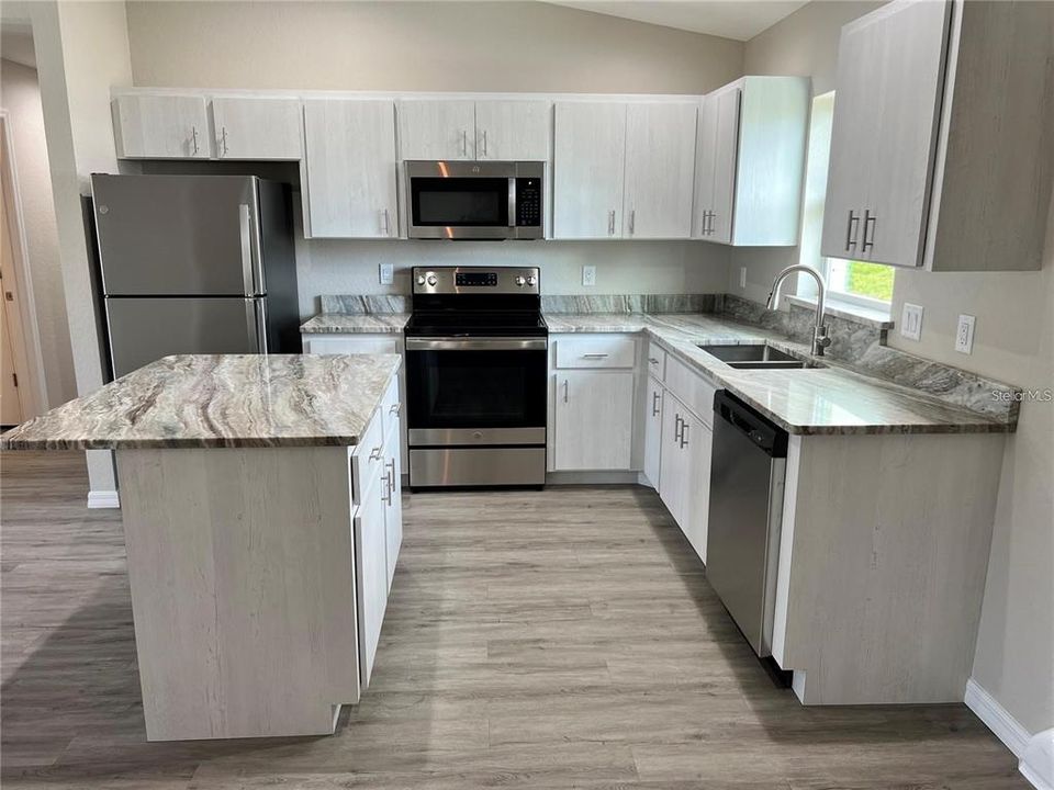 For Sale: $329,000 (3 beds, 2 baths, 1400 Square Feet)