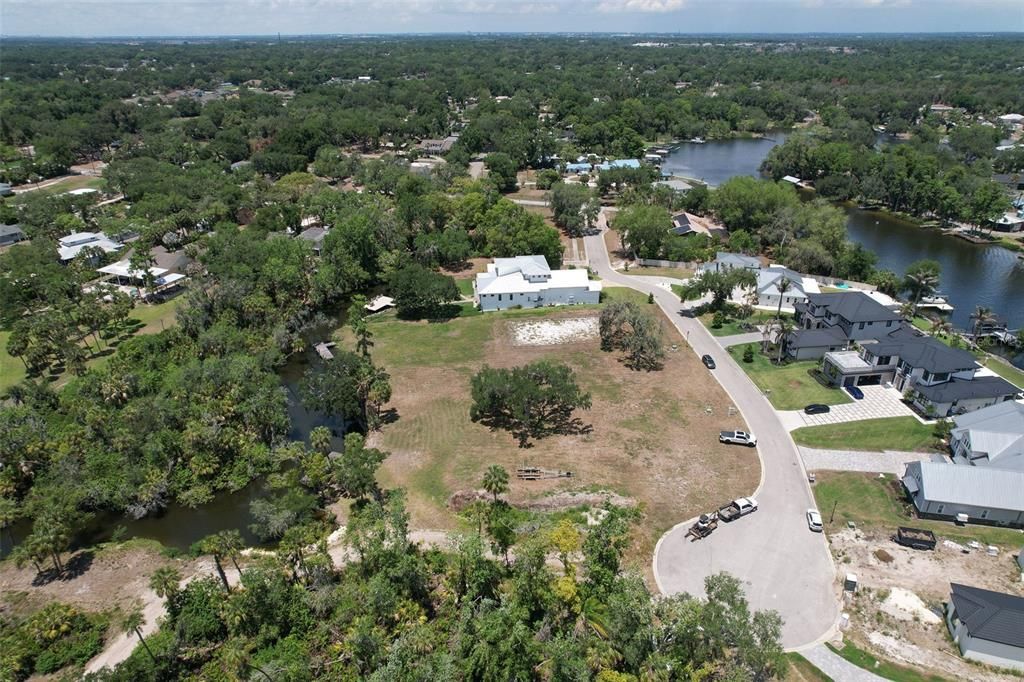 待售: $329,000 (0.76 acres)