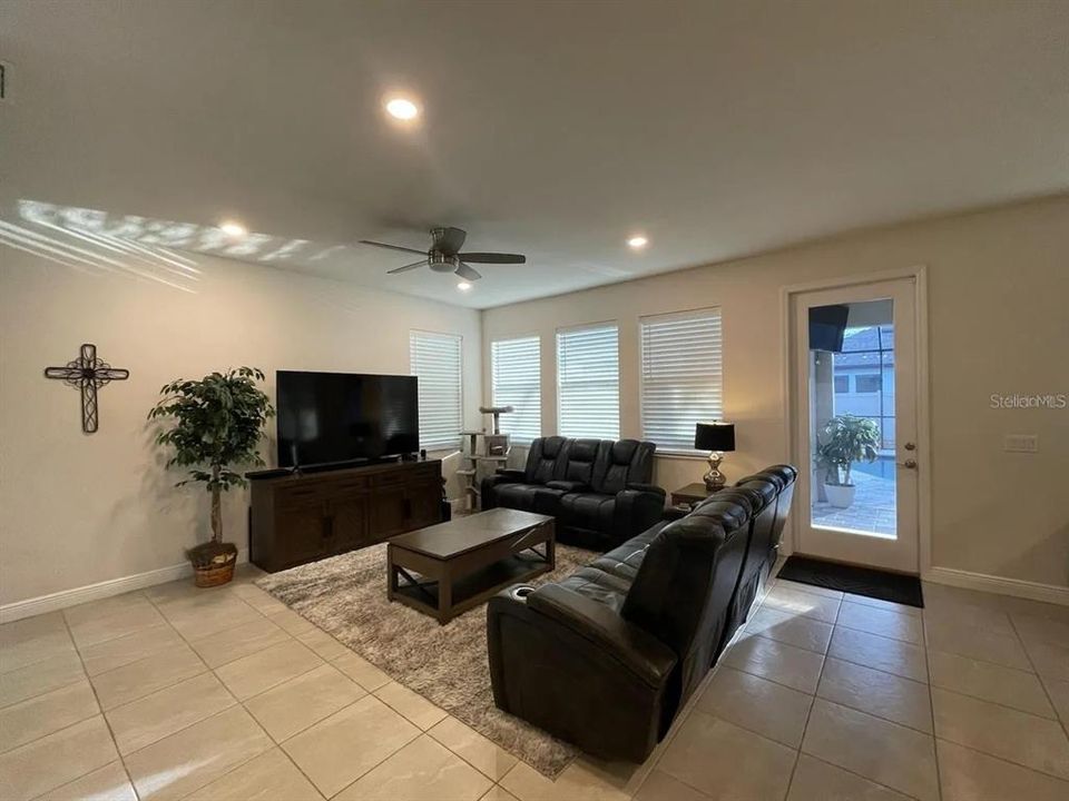 For Rent: $3,800 (3 beds, 2 baths, 1890 Square Feet)