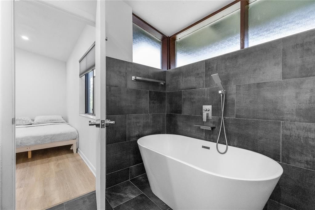 For Rent: $5,975 (3 beds, 2 baths, 2337 Square Feet)
