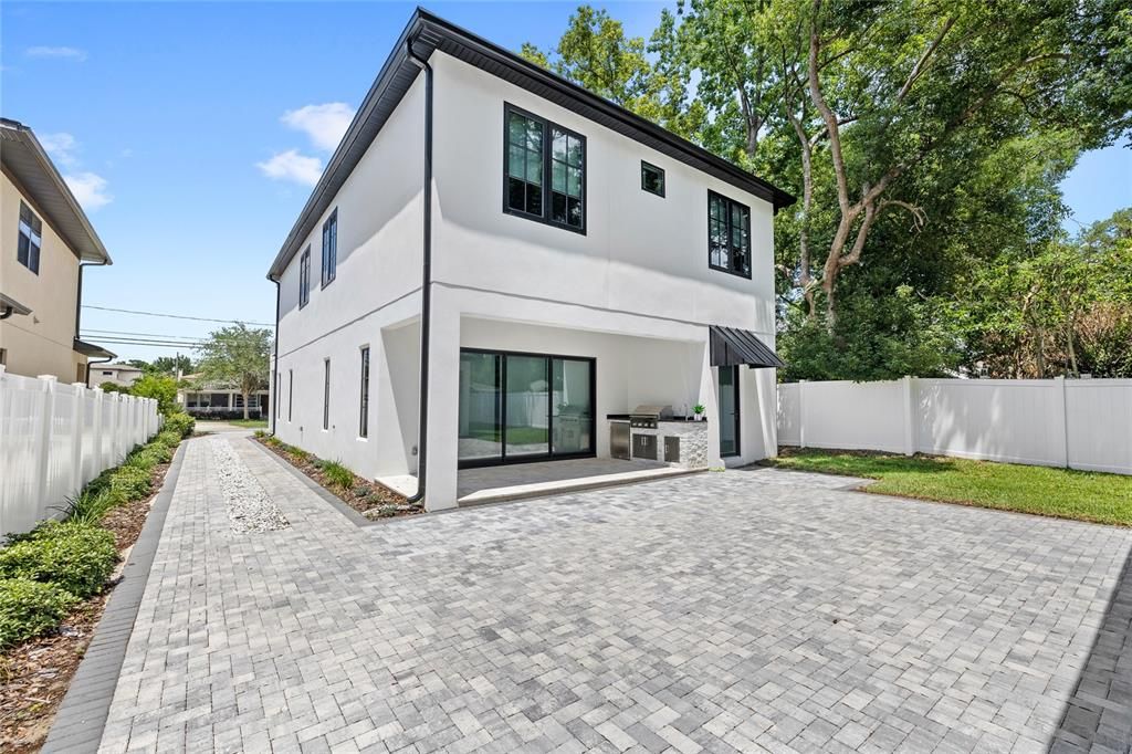 For Sale: $1,200,000 (5 beds, 4 baths, 3238 Square Feet)