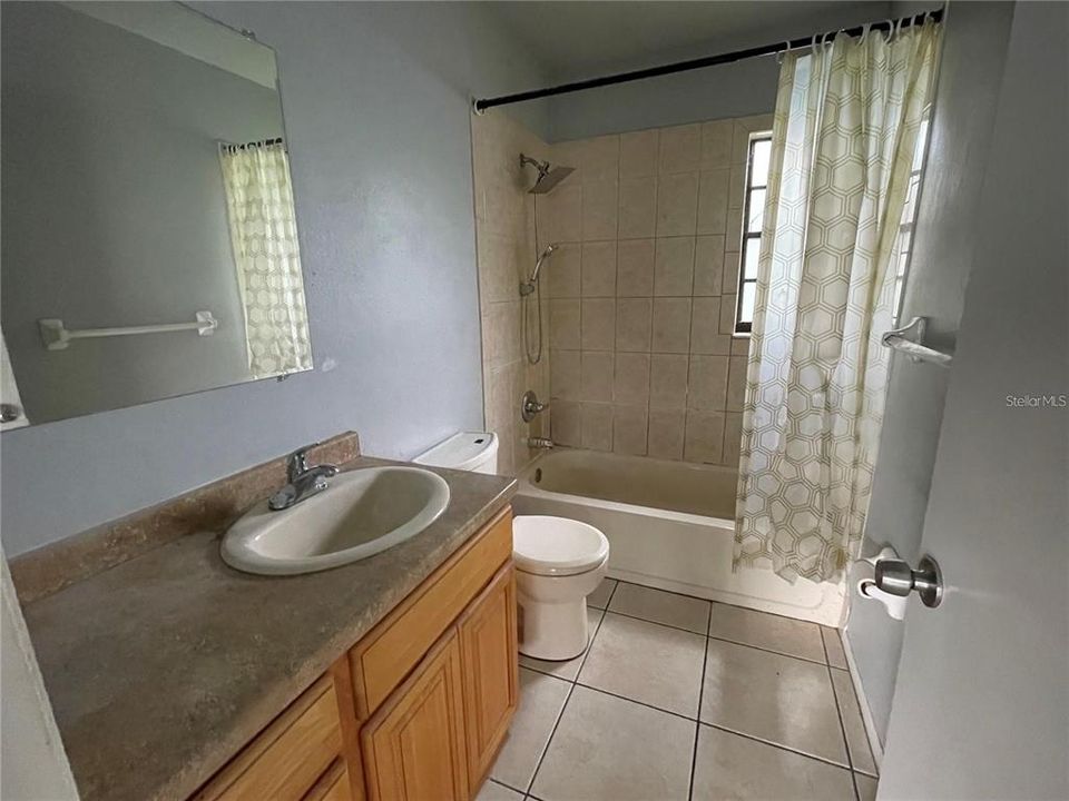 Active With Contract: $1,600 (2 beds, 1 baths, 678 Square Feet)