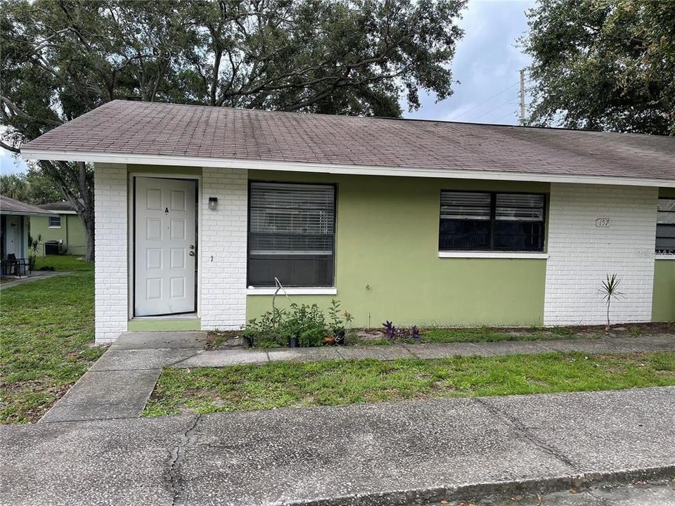 Active With Contract: $1,600 (2 beds, 1 baths, 678 Square Feet)