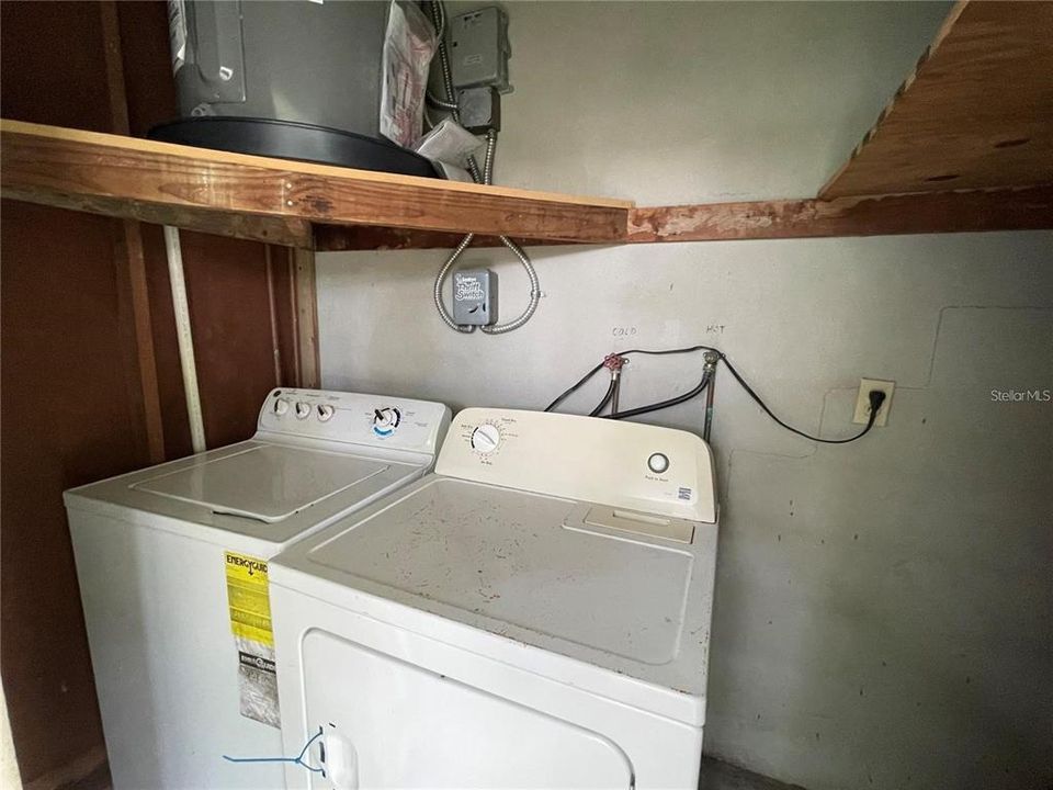 Active With Contract: $1,600 (2 beds, 1 baths, 678 Square Feet)