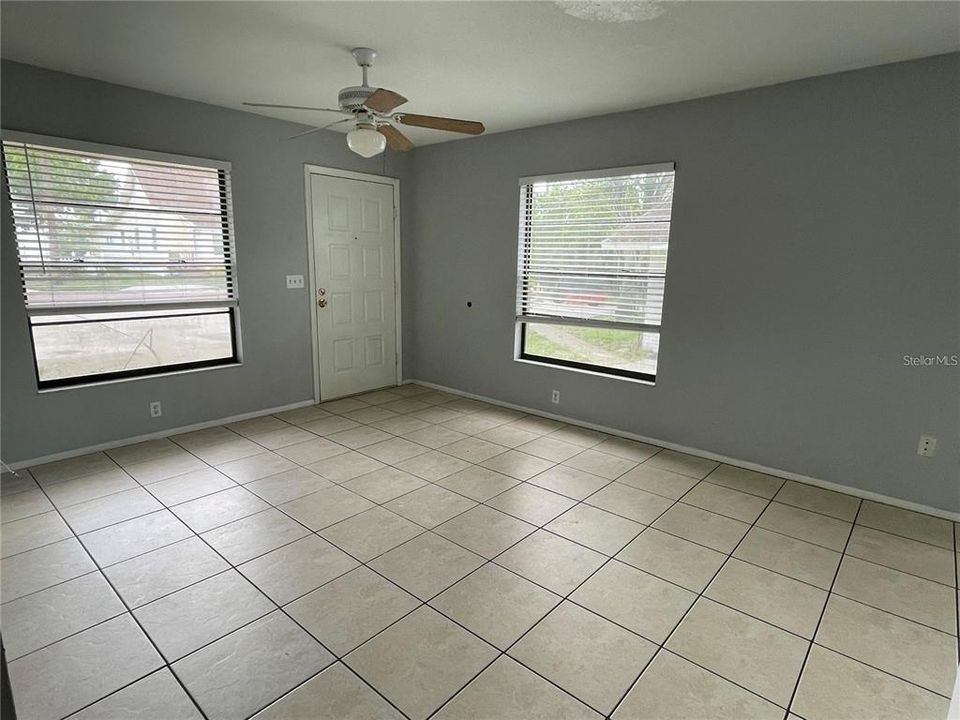 Active With Contract: $1,600 (2 beds, 1 baths, 678 Square Feet)