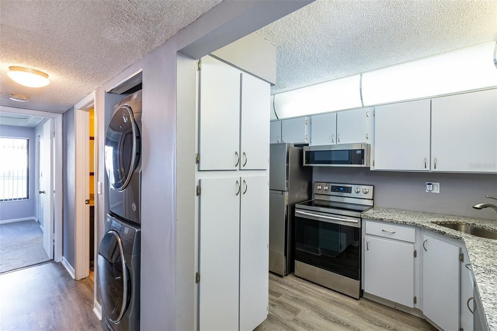 На продажу: $159,900 (2 спален, 2 ванн, 979 Квадратных фут)