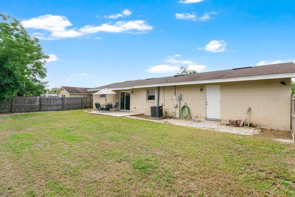 Activo con contrato: $299,987 (4 camas, 2 baños, 1528 Pies cuadrados)
