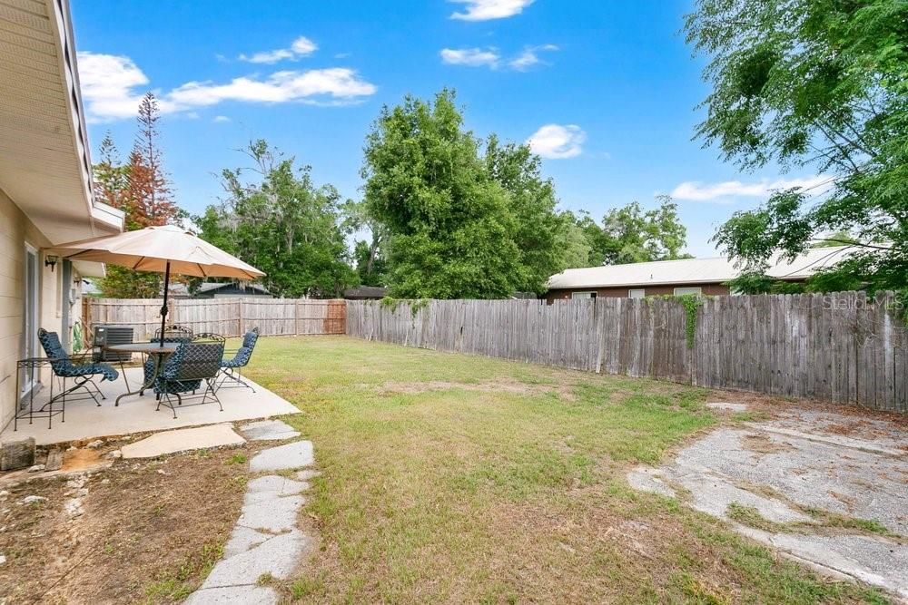 Activo con contrato: $299,987 (4 camas, 2 baños, 1528 Pies cuadrados)