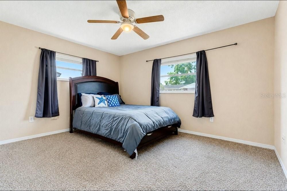 Activo con contrato: $299,987 (4 camas, 2 baños, 1528 Pies cuadrados)