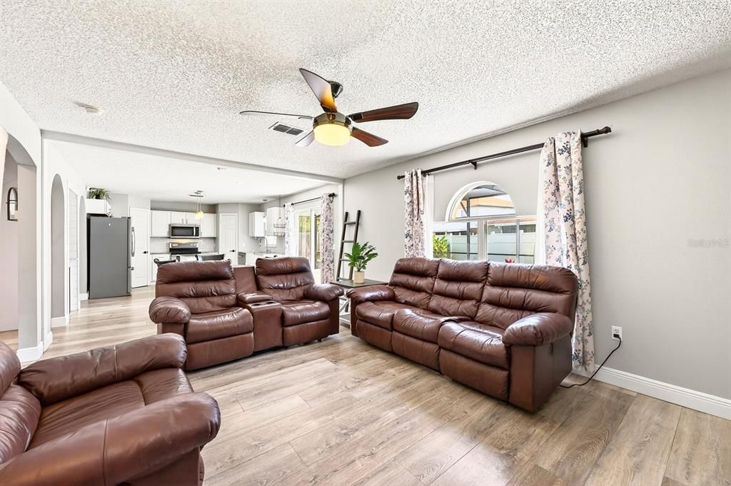 Active With Contract: $475,000 (5 beds, 2 baths, 2170 Square Feet)