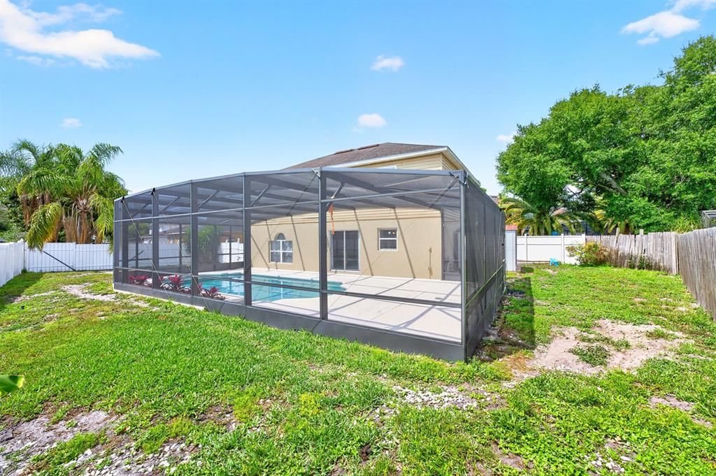 Active With Contract: $475,000 (5 beds, 2 baths, 2170 Square Feet)