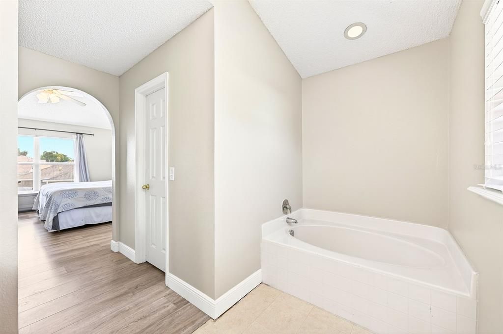 Active With Contract: $475,000 (5 beds, 2 baths, 2170 Square Feet)