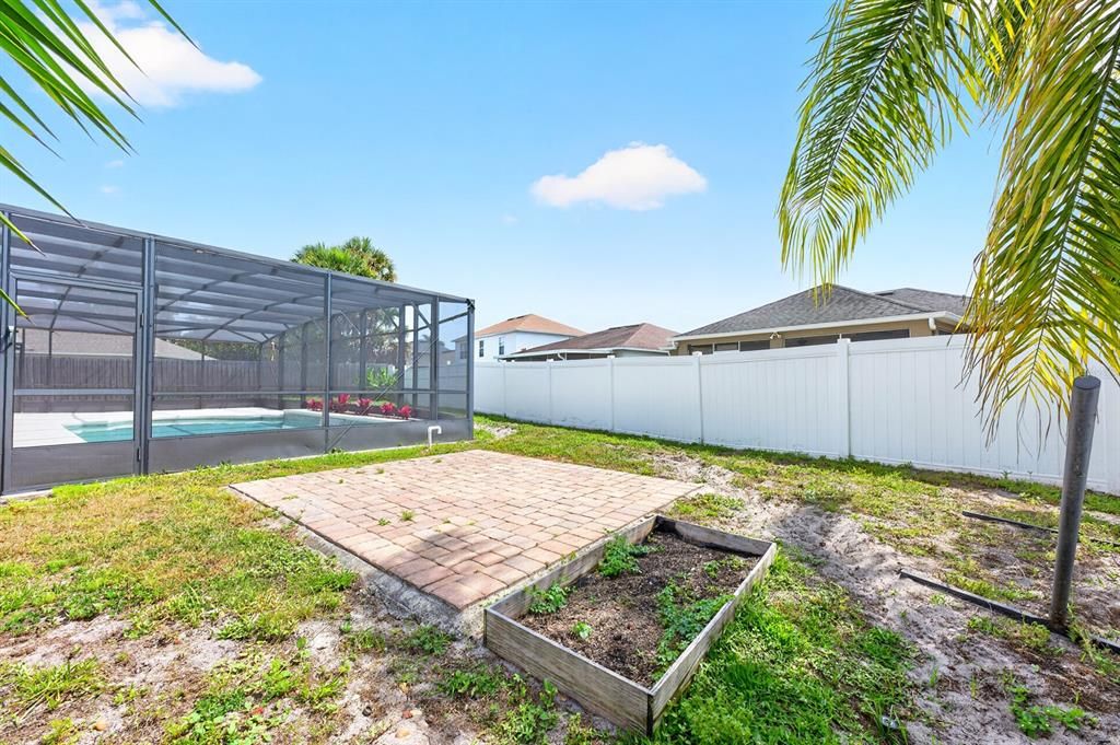 Active With Contract: $475,000 (5 beds, 2 baths, 2170 Square Feet)