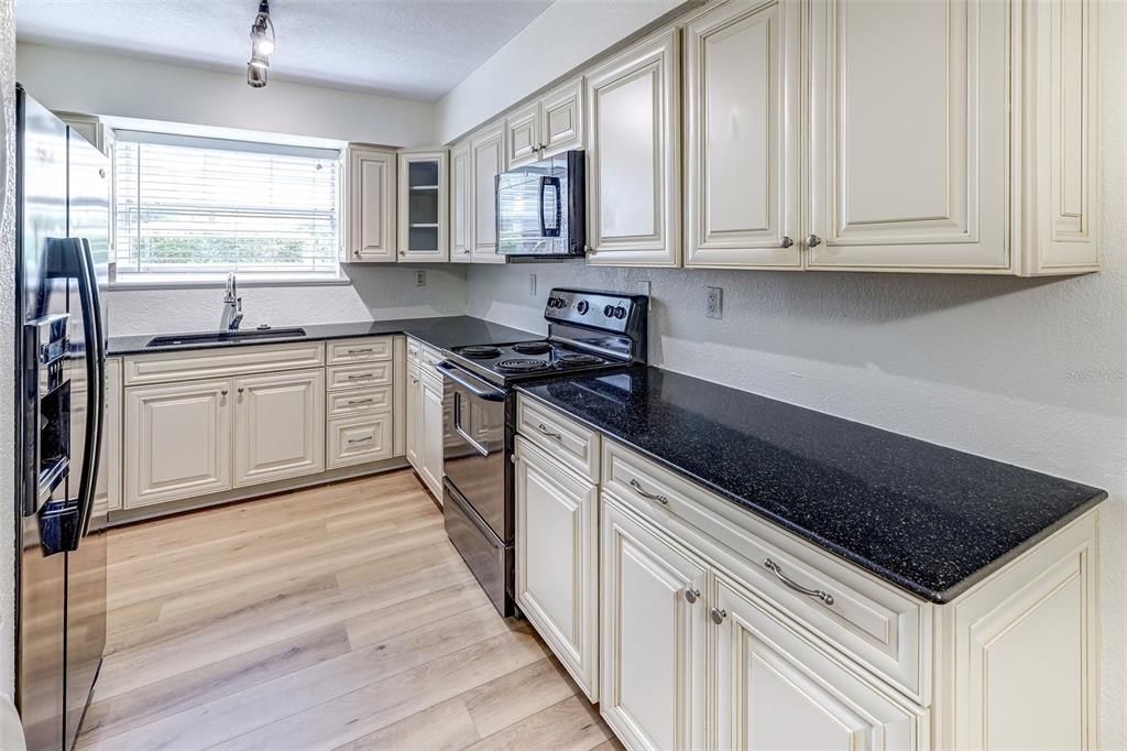 For Sale: $174,900 (3 beds, 2 baths, 1181 Square Feet)