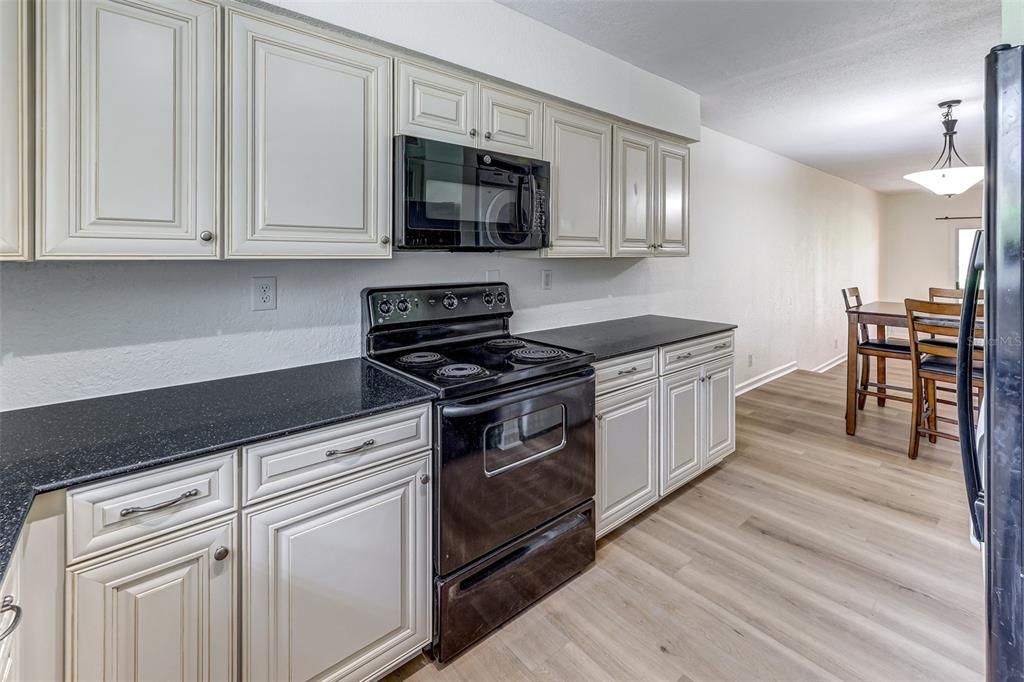 For Sale: $174,900 (3 beds, 2 baths, 1181 Square Feet)