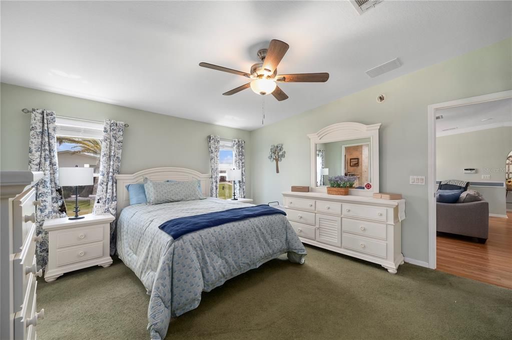 For Sale: $215,000 (3 beds, 2 baths, 1860 Square Feet)