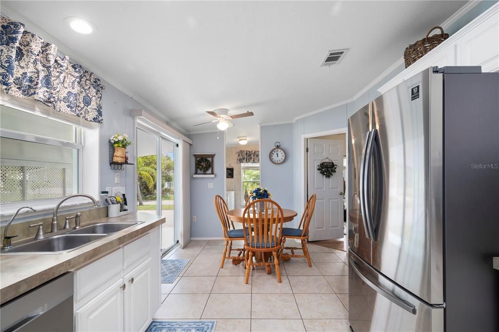 For Sale: $215,000 (3 beds, 2 baths, 1860 Square Feet)