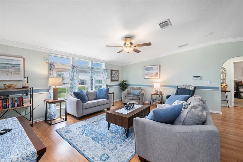 For Sale: $215,000 (3 beds, 2 baths, 1860 Square Feet)