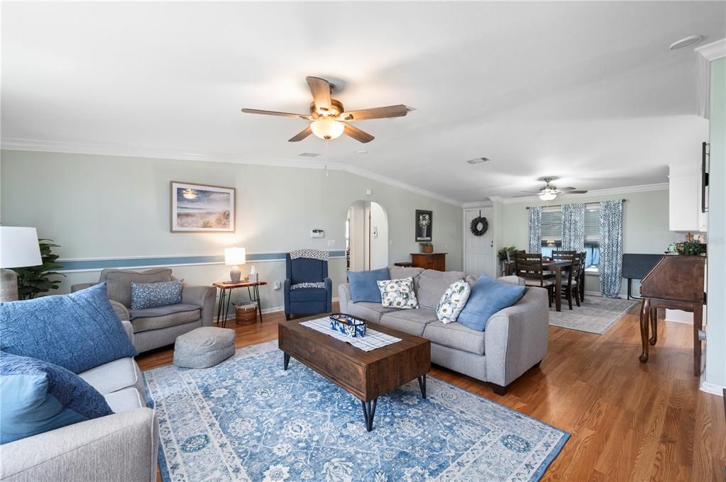 For Sale: $215,000 (3 beds, 2 baths, 1860 Square Feet)
