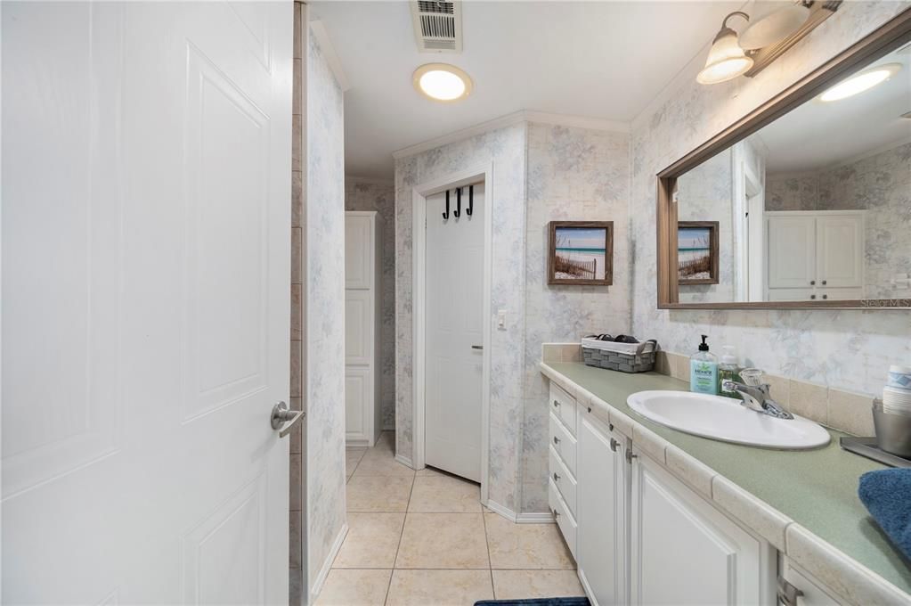 For Sale: $215,000 (3 beds, 2 baths, 1860 Square Feet)