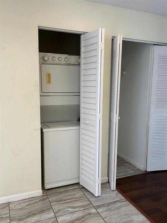 Active With Contract: $1,350 (1 beds, 1 baths, 680 Square Feet)