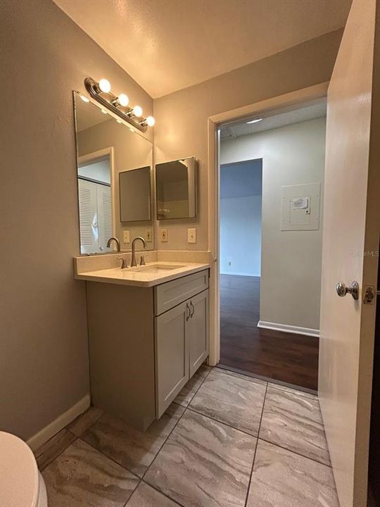 Active With Contract: $1,350 (1 beds, 1 baths, 680 Square Feet)