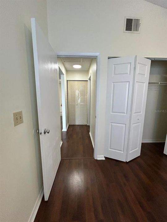 Active With Contract: $1,350 (1 beds, 1 baths, 680 Square Feet)