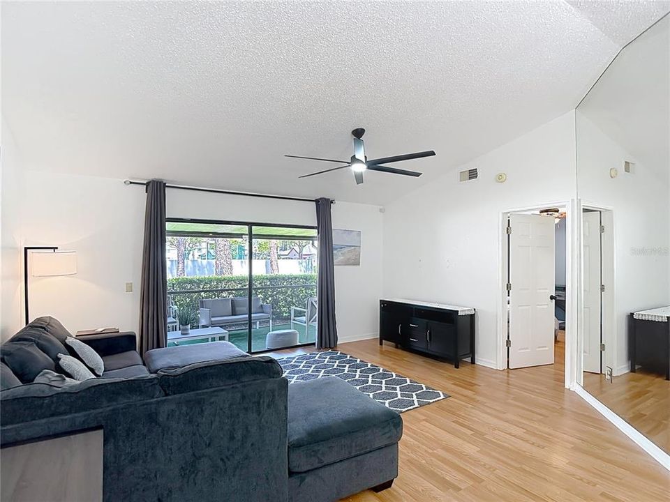 En Venta: $249,900 (2 camas, 2 baños, 1166 Pies cuadrados)