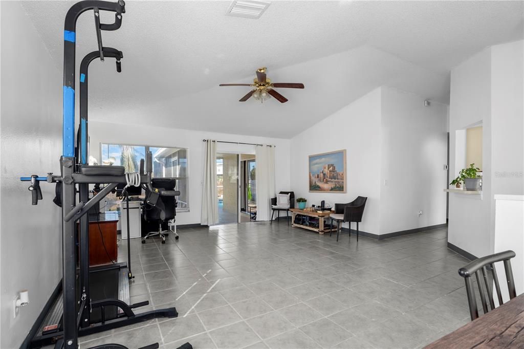 Active With Contract: $320,000 (3 beds, 2 baths, 1239 Square Feet)