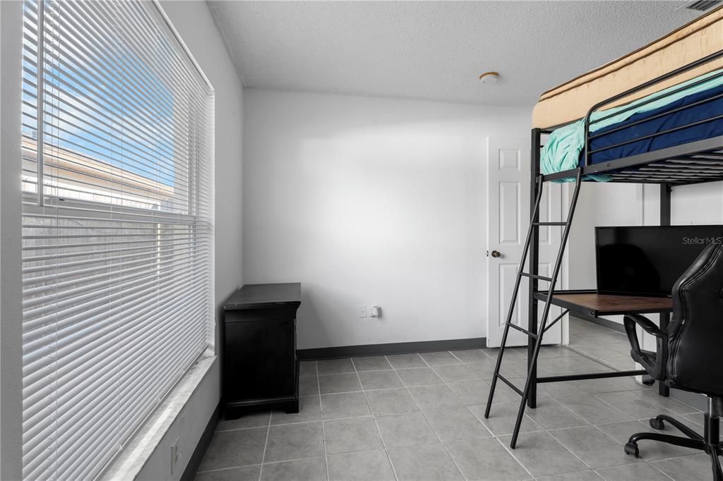 Active With Contract: $320,000 (3 beds, 2 baths, 1239 Square Feet)
