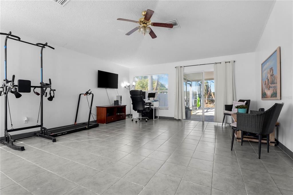 Active With Contract: $320,000 (3 beds, 2 baths, 1239 Square Feet)