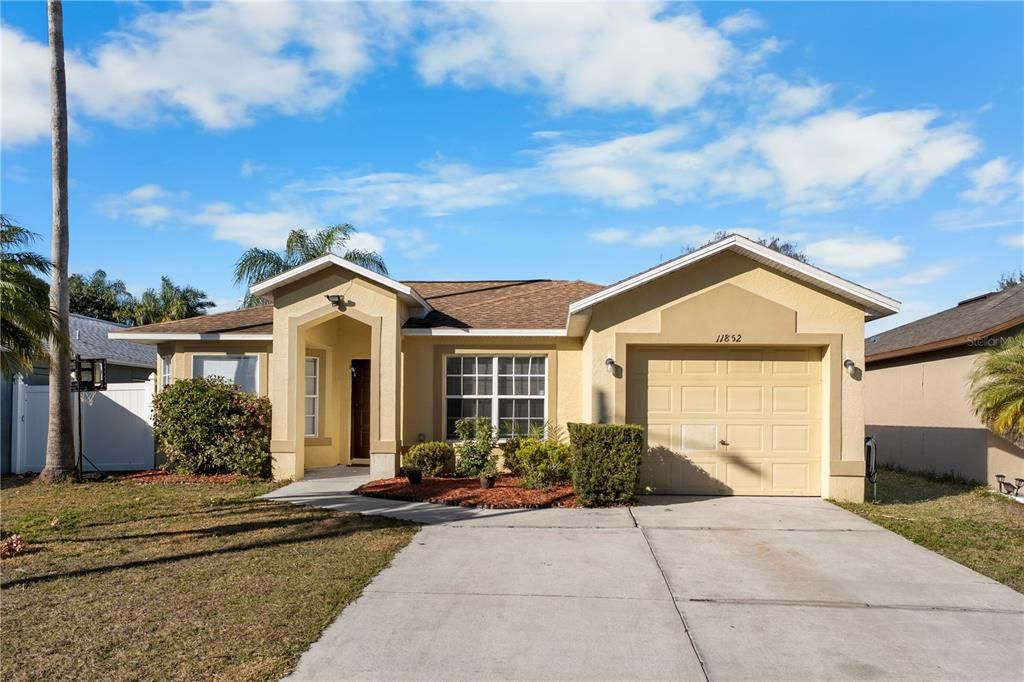 Active With Contract: $320,000 (3 beds, 2 baths, 1239 Square Feet)
